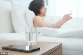晚上睡觉经常口干？别大意，可能身体出状况了，注意调理保护健康图片