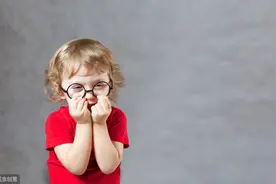 孩子性格内向胆小？3招帮助孩子克服羞怯心理，勇敢去交往图片