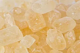 同样是冰糖，黄色和白色有啥不同？糖厂员工说漏嘴，以后别乱买了图片