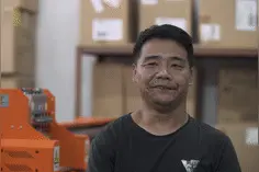 中国版阿甘！脑瘫厂长带50多名残疾人脱贫致富，曾被侮辱不如狗图片