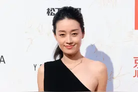 娱乐圈姐弟恋出新爆闻，43岁马伊琍恋上小18男神吴昊宸图片