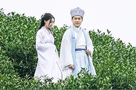 靳东高露再同框，画风一言难尽图片
