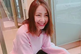 日本女演员疫情间与玉米等水果的闲事图片