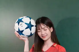 足球宝贝壁纸：你之所在，便是我心归处图片