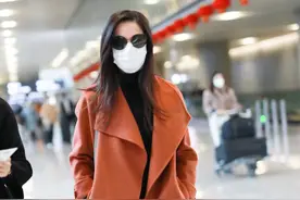 李若彤可真苗条，穿焦糖色外套搭黑色长靴，“竹竿腿”太迷人图片