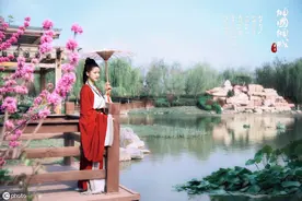 李白诗“忽闻岸上踏歌声”，为什么是“踏歌”而不是“唱歌”？图片