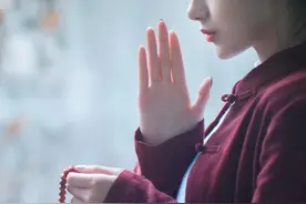 《菜根谭》：有意者反远，无心者自近图片