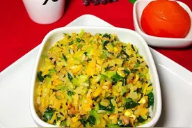 翡翠黄金炒饭，大师推崇的素食简餐，剩米饭做出家常美味，超省事图片