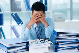 “干得越多，错得越多，还不如不干”，你怎么看待这种行为？图片