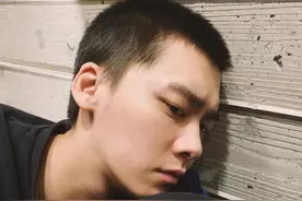 “不务正业”的李易峰，原来把精力都花在提升衣品上了图片