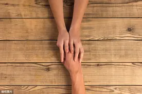 老人立遗嘱给独生女儿，因为少写“个人”两个字，房产丢了一半儿图片