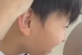 张柏芝二儿子罕曝光，侧脸不输谢霆锋，学简体字欲和爸妈来内地？图片
