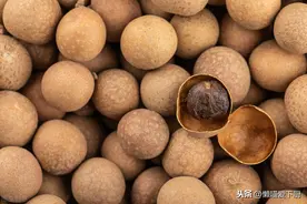 买桂圆干时，别专挑大的，教你3招，桂圆干皮薄肉厚，很实用图片