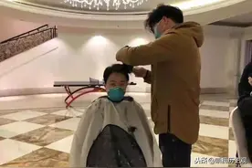 32岁的张静静，为了援鄂剪短长发，不曾想倒在回家之前图片
