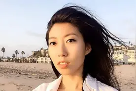 曲婉婷的“英雄”妈：贪污超3亿被捕，伪孝女儿国外潇洒邂逅爱情图片
