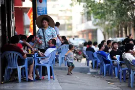 喝茶不是吃饭，海口慢生活，聊天、彩票、叹老爸茶，闲散惬意图片