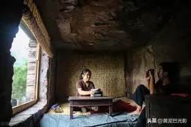 河北90后小夫妻居悬崖山洞自封“山大王”，看“隐居生活”成啥样图片