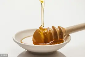 蜂蜜冲水的正确方法图片