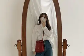 韩国女生的简约风格每日穿搭记录，简洁纯色款式搭出精致舒适感图片