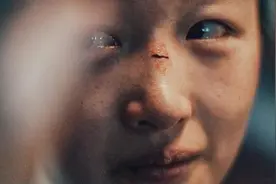 少年的你：小混混和乖乖女之间的故事，反映现实生活中的校园暴力图片
