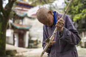 直击深山里的老僧：一心向佛，衲衣43年没换，63年不食油盐图片