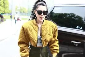 袁娅维可真懂时尚，“上身oversized，下身小一码”，身材真A图片