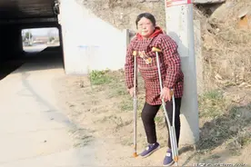 儿子离家出走13年，病母每天拄双拐走1公里，村头盼儿归图片
