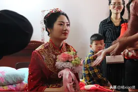 远嫁的女儿突然寄回一瓶罐头，父母舍不得吃，半年后打开报了警图片