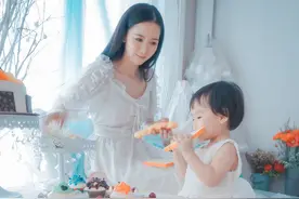 当一个女孩，有了孩子之后，就会像突然有了软肋，也有了盔甲图片