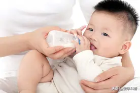 宝宝出现这三种情况可能没吃饱，宝妈乳汁不足别忧虑，先找对原因图片