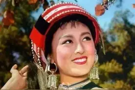 她是《五朵金花》中最美的那一朵，却因为精神病痛苦一生图片
