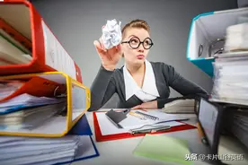 累到“秒睡”，英语咋说？老外用一个英语单词搞定图片