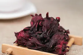 深秋是这“花”成熟的季节，把它晒干后，拿来泡一杯适合女性的茶图片