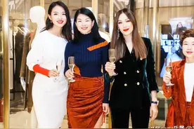 张梓琳终于遇对手，与任达华妻子琦琦同框，露肩白裙输贵族丝绒装图片