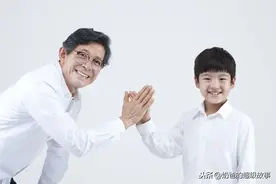 夸奖孩子别再用“你真棒”“你好乖”了。看看这些夸奖，更美妙图片