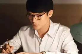 都有高颜值，同是大器晚成型演员，为何靳东与王凯的差距越来越大图片