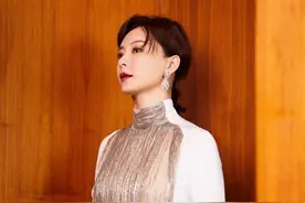 陈数的气质模仿不来，穿修身流苏裙扎低马尾，不露腰不秀腿好高级图片