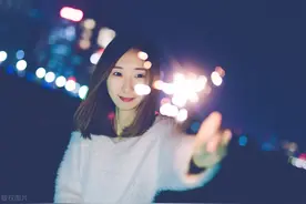 搞笑gif：美女剪了短发之后也太帅了吧！！图片