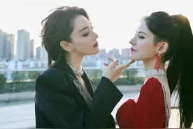 张馨予张予曦同框，都是大眼睛高鼻梁樱桃小嘴，长得像气质差很多图片