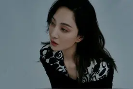 郑希怡真的会穿，长发温柔知性，短发御姐飒爽图片