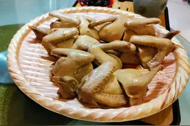 红烧乳鸽老广都吃过，长寿路这家私房菜馆的花雕乳鸽可没吃过吧？图片