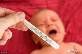 孩子睡着后发烧，要叫醒喂退烧药吗？家长必知图片