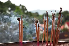 男人的肩上有多重：娶得美娇娘，还得背井离乡赚家财（一）图片