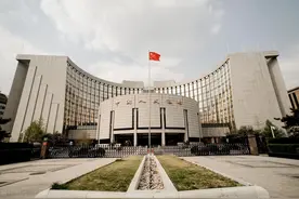 央妈公布重磅数据，住户存款减少9569亿元，靠什么支撑房价图片