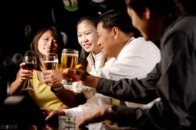 不参加应酬就无法升职加薪？揭秘你不了的解酒桌文化底层逻辑图片