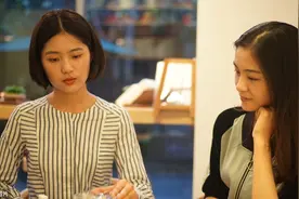 故事：捡个布娃娃带回家我做噩梦，丢掉后它却又出现在我床上图片