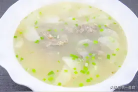 这才是萝卜排骨汤地道做法，清淡营养又健康，冬季进补最适合图片