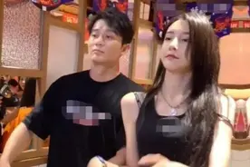 李晨现身陈赫火锅店做宣传，与多名美女互动秀肌肉，引来网友羡慕图片