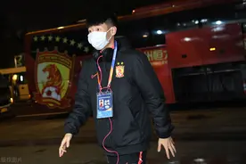 记者：恒大小将谭凯元坚持跟队康复，已开始有球训练图片