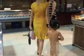 妈妈带5岁女儿逛超市，路人看了女孩后，纷纷闪躲：真不雅观图片